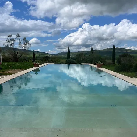 Le Sorbelle D'orcia Con Piscina مزرعة للإقامة