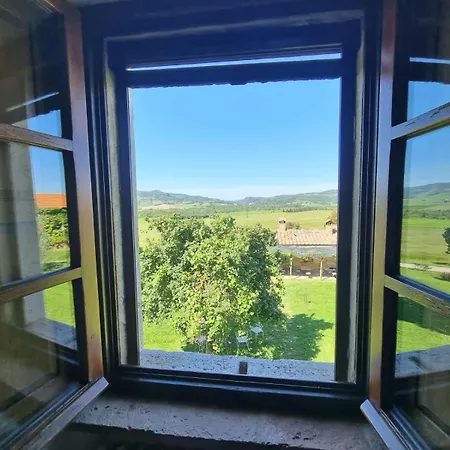 Le Sorbelle D'orcia Con Piscina مزرعة للإقامة بيينْسا