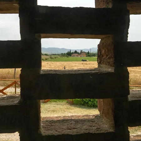 مزرعة للإقامة Le Sorbelle D'orcia Con Piscina